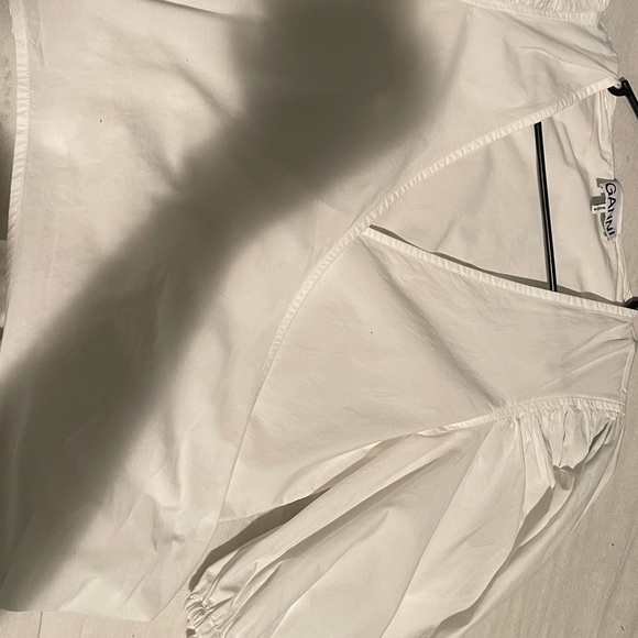 Deep V neck wrap around top. - Picture 4 of 4